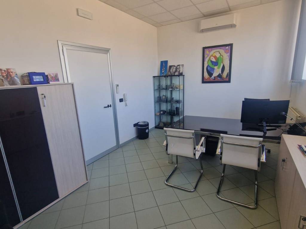 ufficio in affitto a Moncalieri in zona Tetti Piatti