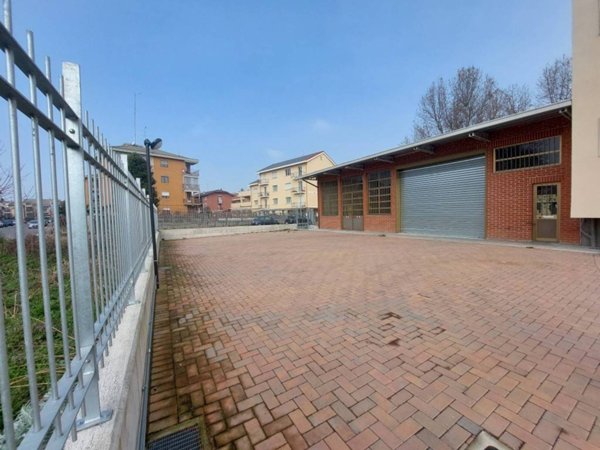 locale commerciale in affitto a Moncalieri