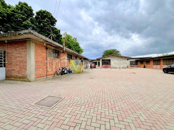 locale di sgombero in affitto a Moncalieri in zona Barauda