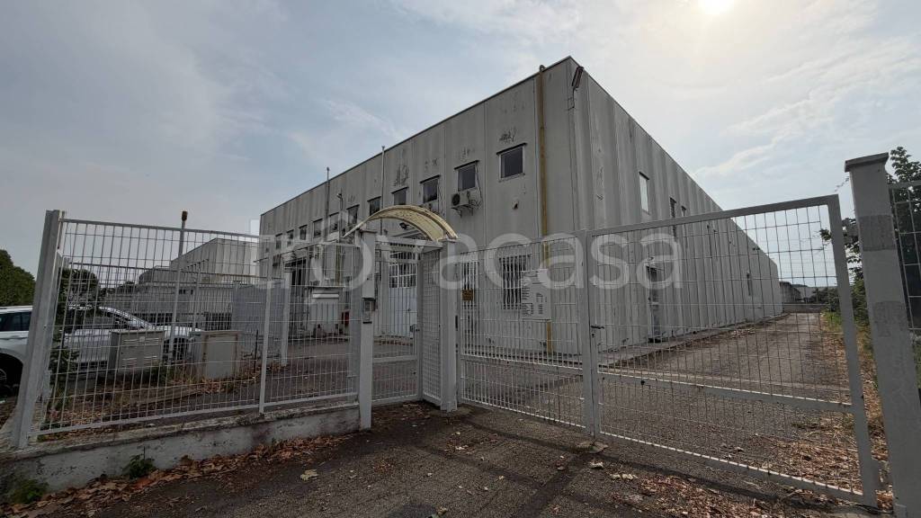 locale commerciale in affitto a Moncalieri