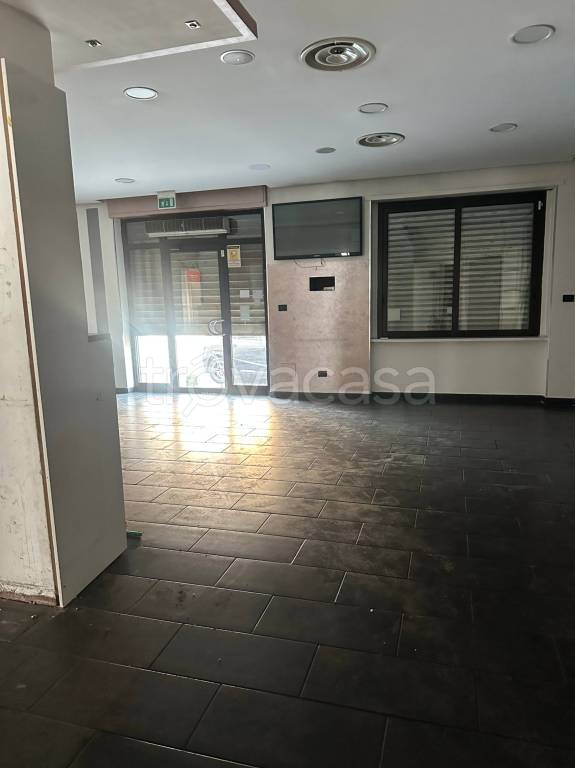 negozio in affitto a Moncalieri in zona Testona