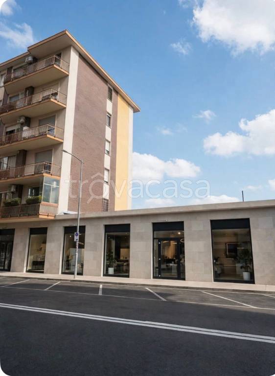 locale commerciale in affitto a Moncalieri in zona Borgo San Pietro