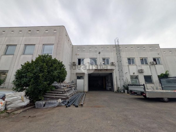 locale commerciale in affitto a Moncalieri