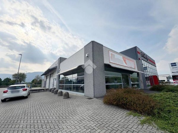 locale commerciale in affitto a Montalto Dora