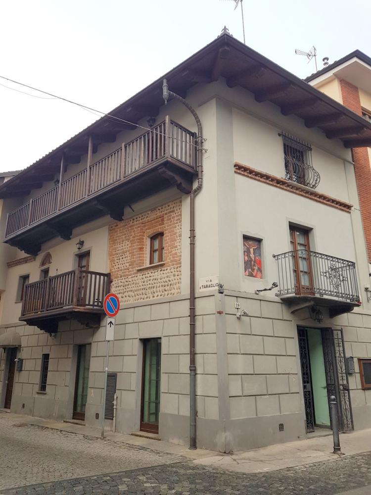 locale commerciale in affitto a Montanaro