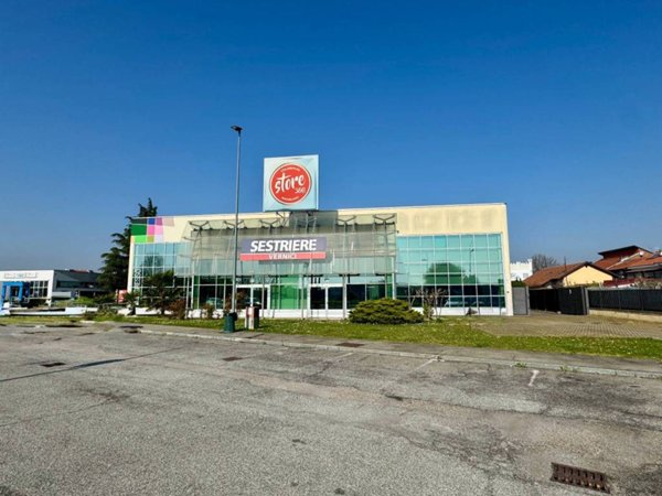locale commerciale in affitto a Nichelino