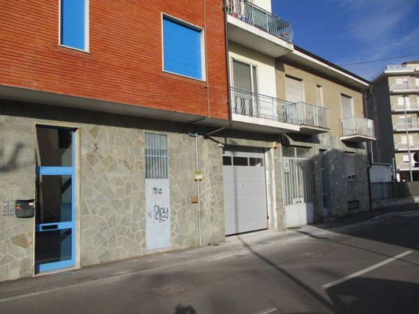 locale commerciale in affitto a Nichelino