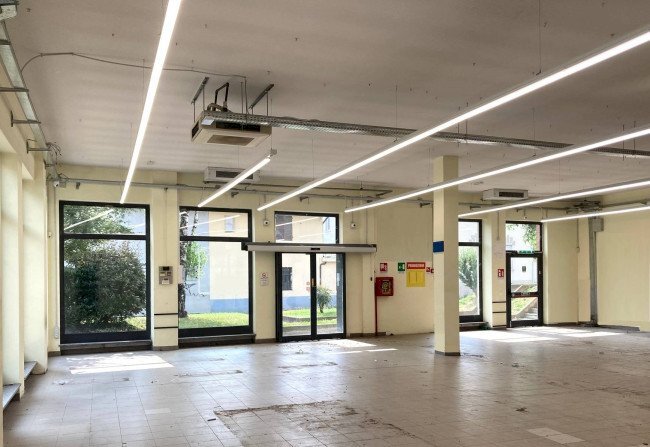 locale commerciale in affitto a Nichelino
