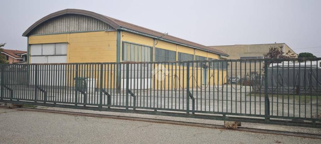 locale commerciale in affitto a Nichelino