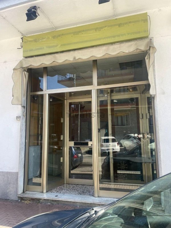 locale commerciale in affitto a Nichelino