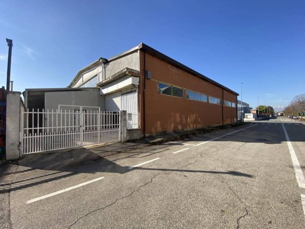 locale commerciale in affitto a Nichelino