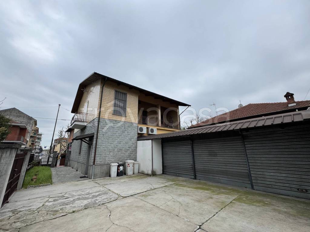 negozio in affitto a Nichelino