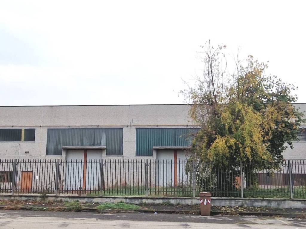 locale commerciale in affitto a Nichelino
