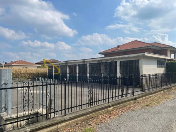 locale commerciale in affitto a Nole