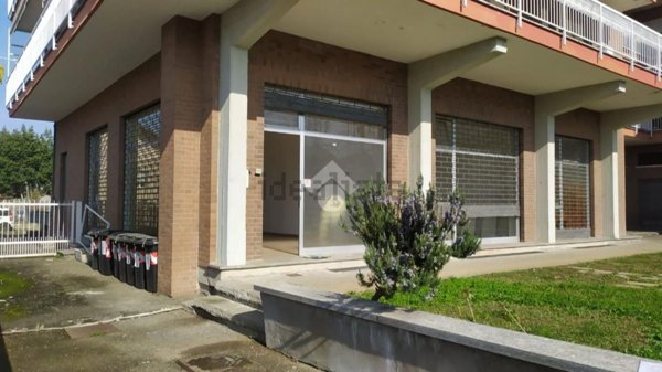 locale commerciale in affitto a Nole