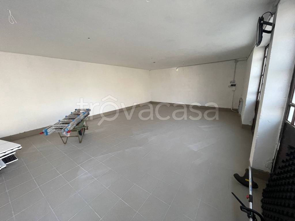 locale commerciale in affitto a None