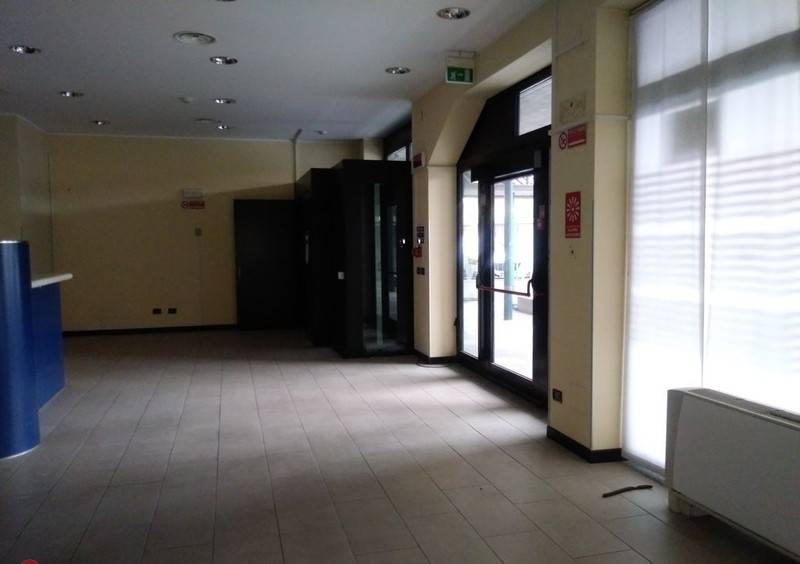 negozio in affitto a None