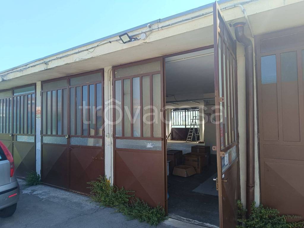 locale commerciale in affitto a None
