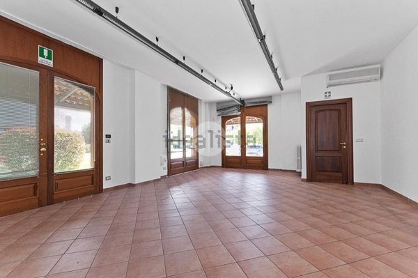 locale commerciale in affitto ad Orbassano