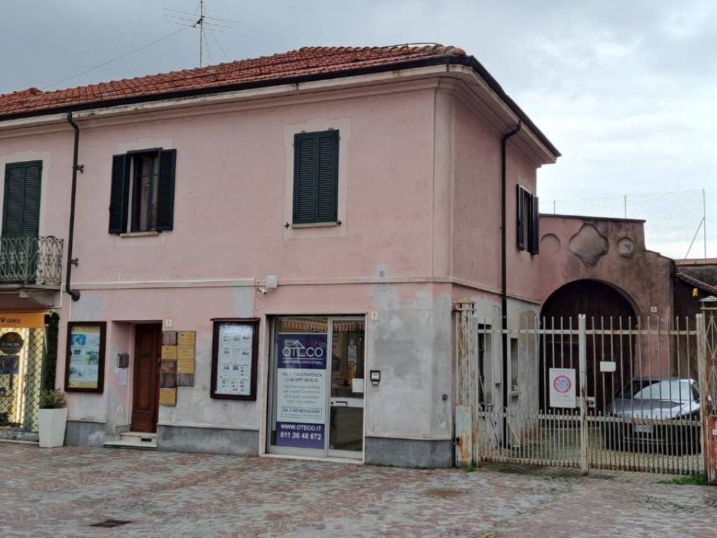 negozio in affitto ad Orbassano