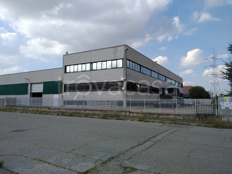 capannone in affitto ad Orbassano