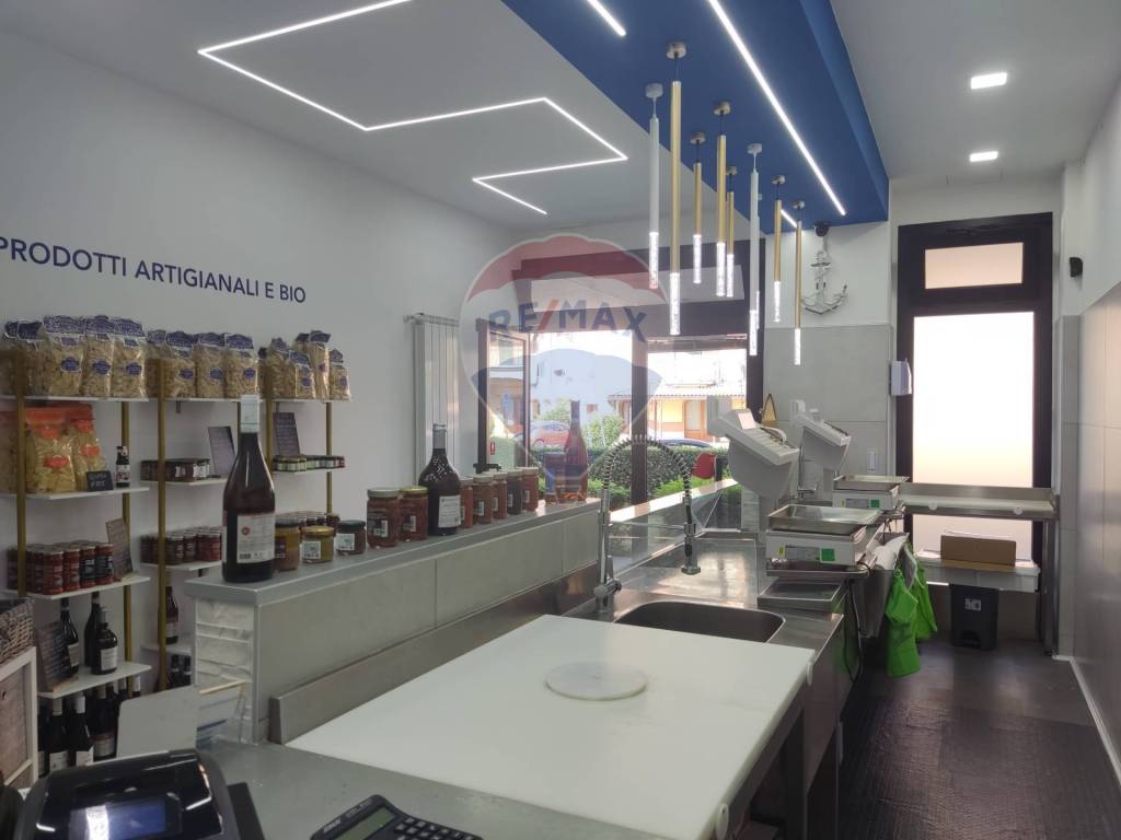 negozio in affitto ad Orbassano