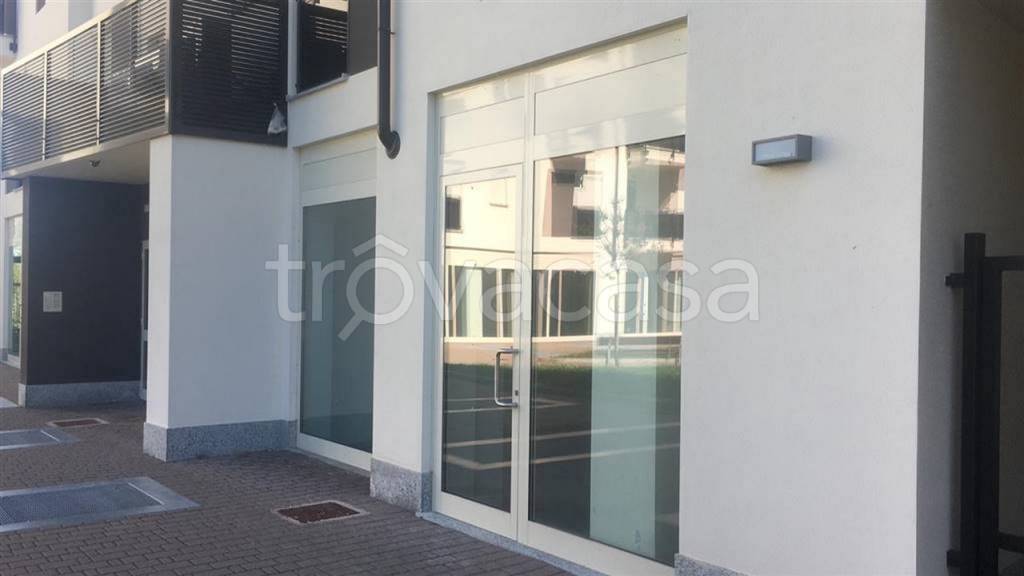 negozio in affitto ad Orbassano
