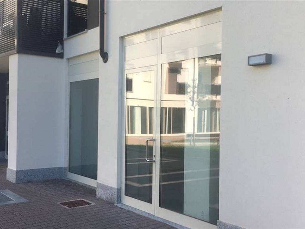 negozio in affitto ad Orbassano