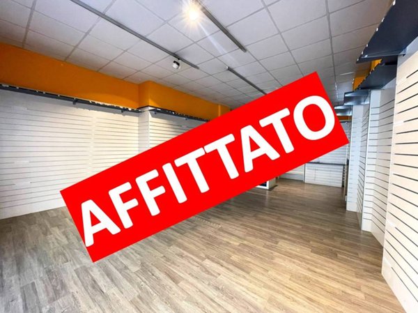 negozio in affitto ad Orbassano