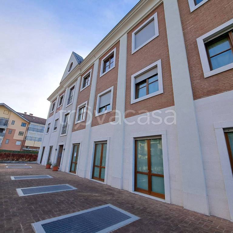 ufficio in affitto ad Orbassano