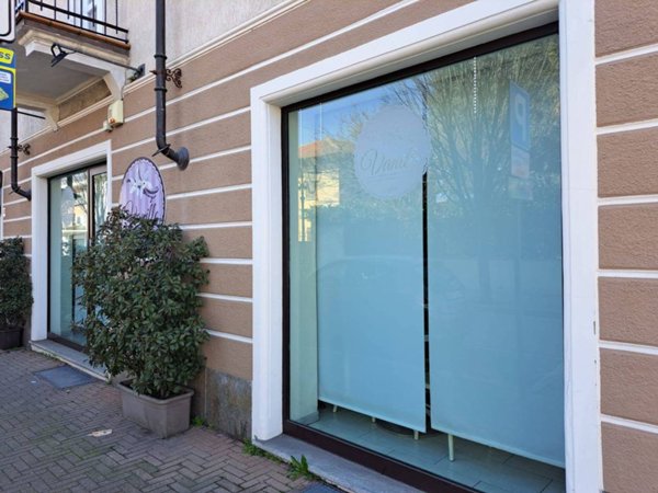 negozio in affitto ad Orbassano