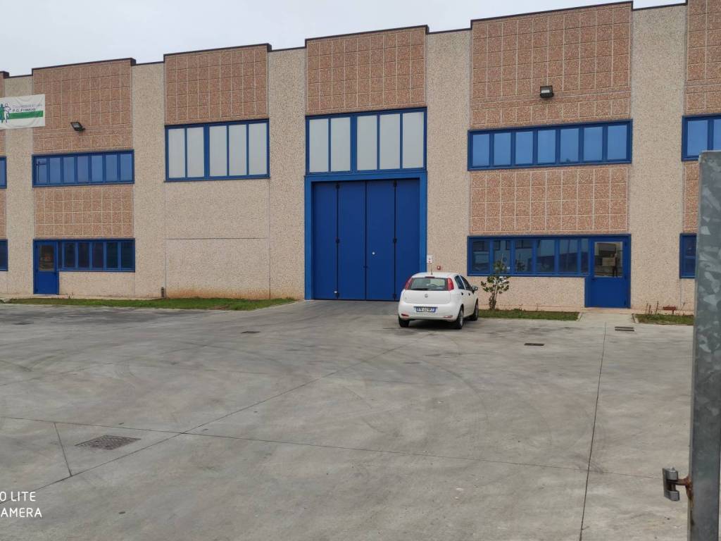 capannone in affitto ad Orbassano