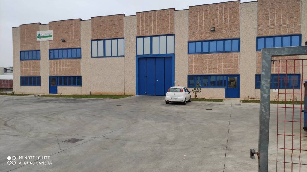 capannone in affitto ad Orbassano