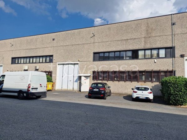 locale commerciale in affitto ad Orbassano