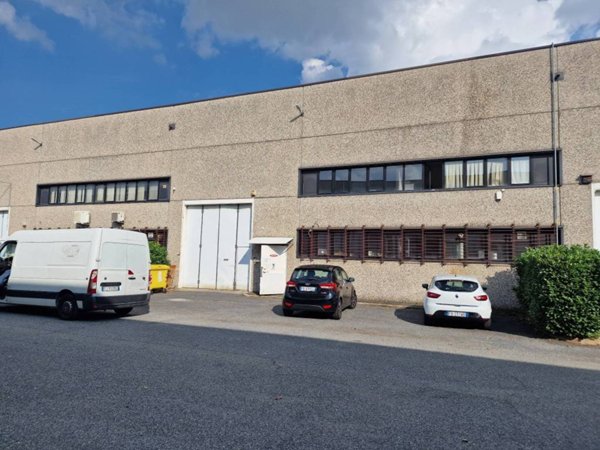 locale commerciale in affitto ad Orbassano