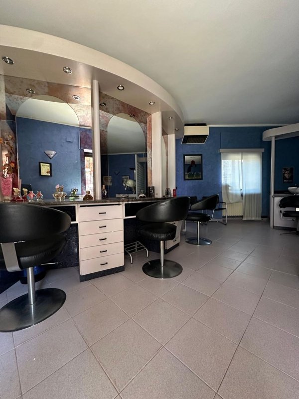 locale commerciale in affitto ad Orbassano