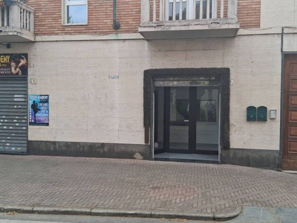 negozio in affitto ad Orbassano