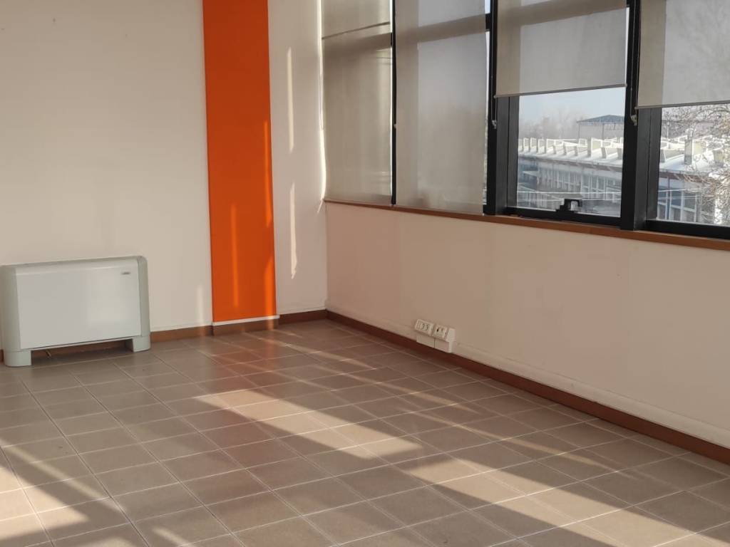 ufficio in affitto ad Orbassano