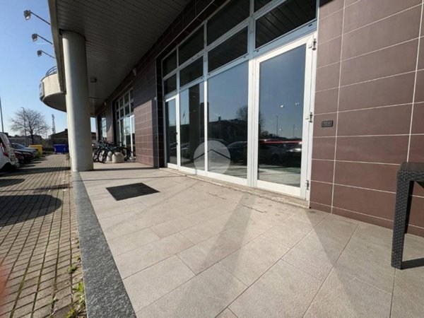 locale commerciale in affitto ad Orbassano