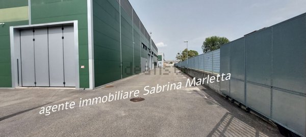 capannone in affitto ad Orbassano