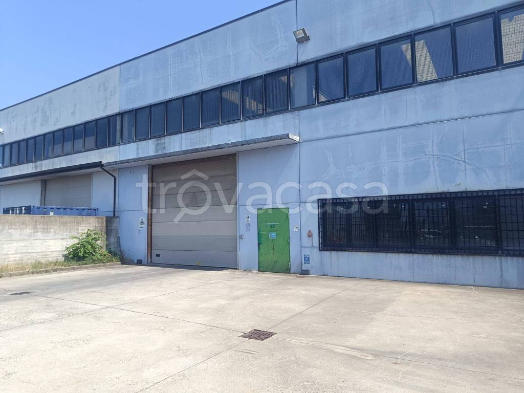 locale commerciale in affitto ad Orbassano