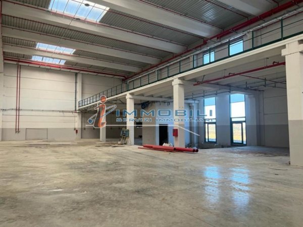 locale commerciale in affitto ad Orbassano in zona Gonzole