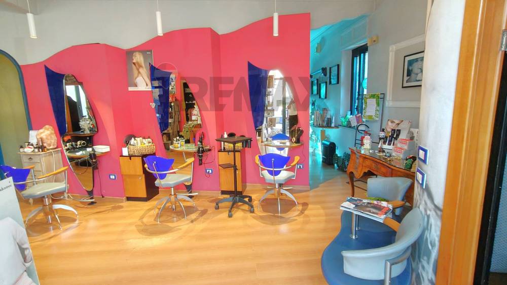 locale commerciale in affitto ad Orbassano