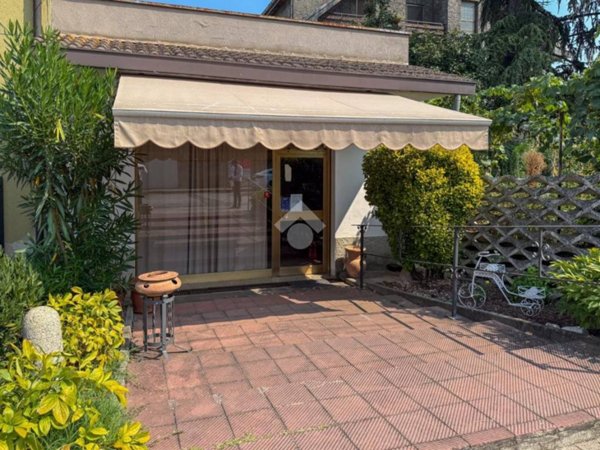 negozio in affitto ad Acquanegra Cremonese