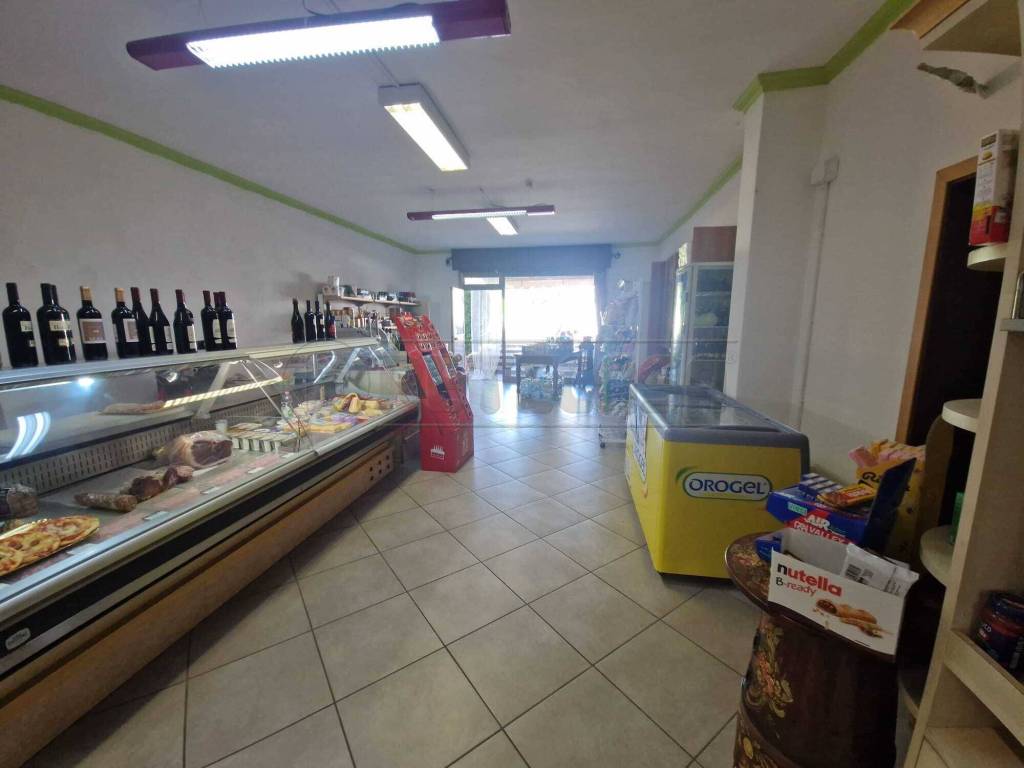 negozio in affitto ad Acquanegra Cremonese