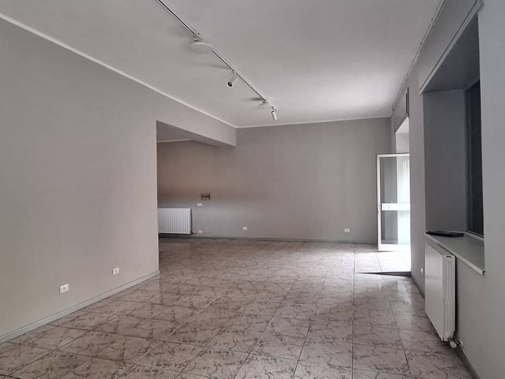negozio in affitto ad Agnadello