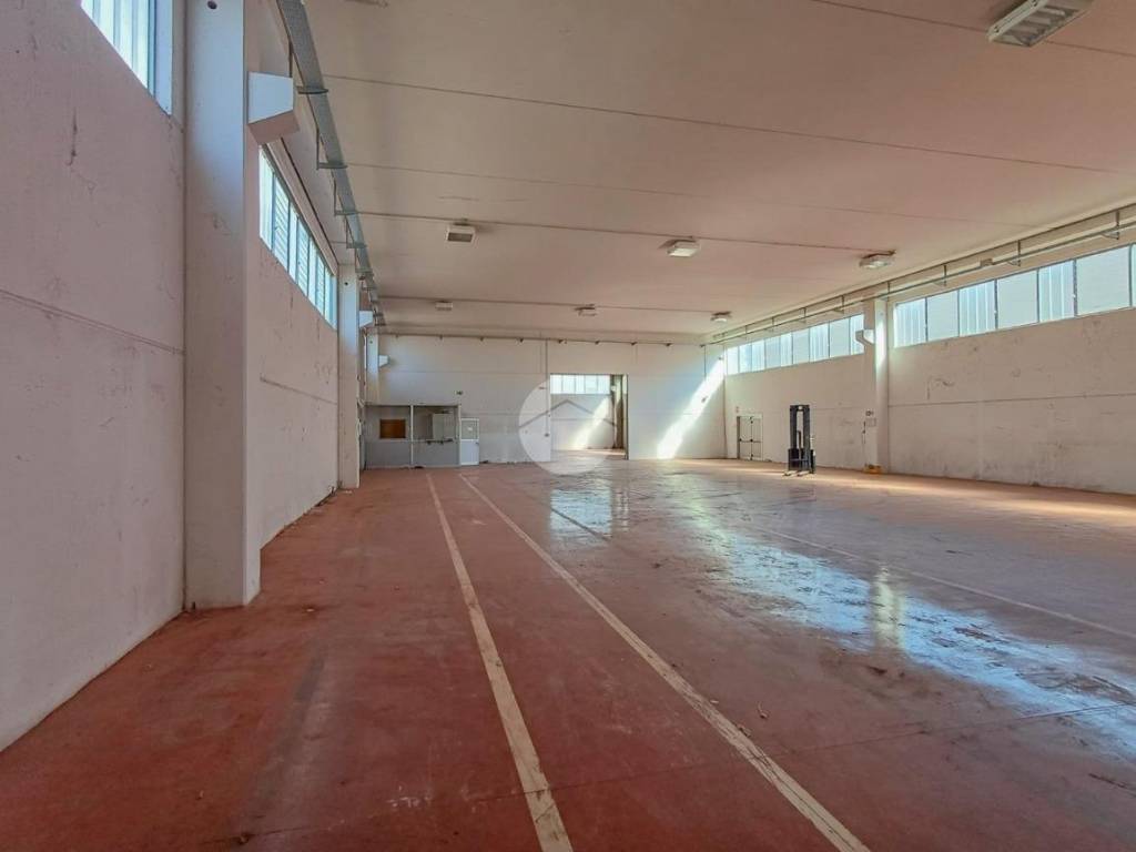locale commerciale in affitto a Bagnolo Cremasco