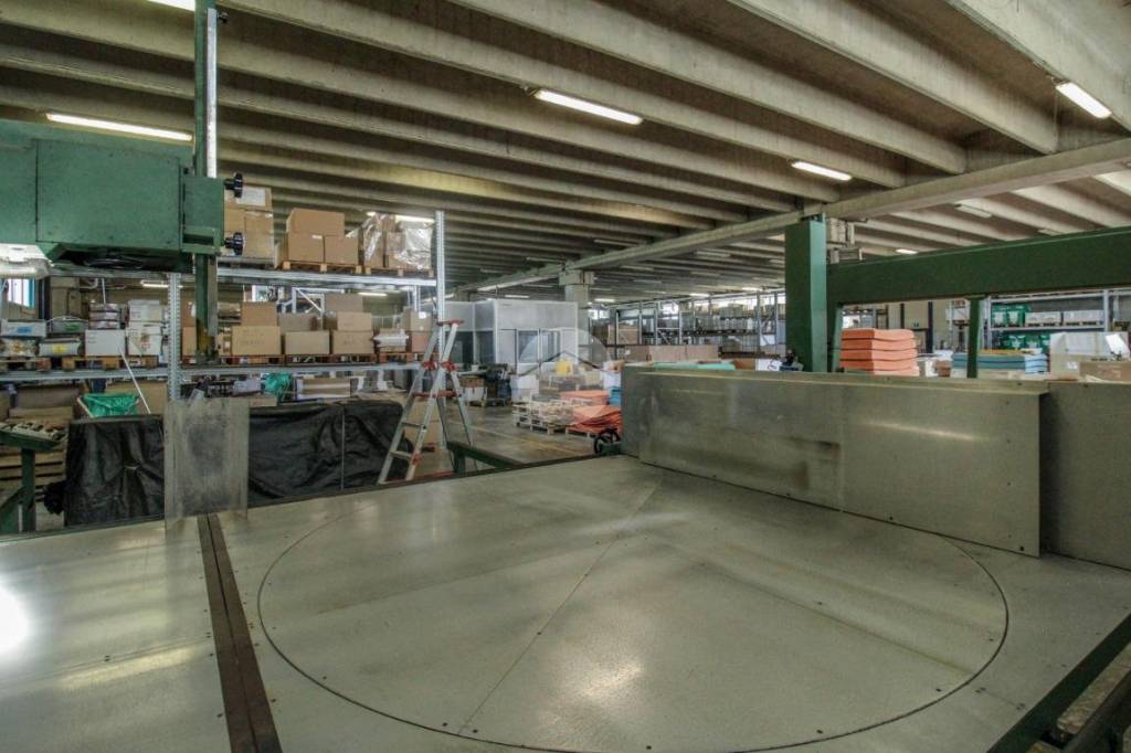 locale commerciale in affitto a Capergnanica