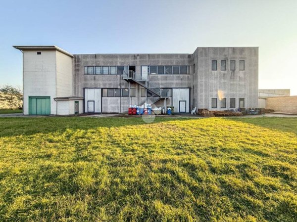 locale commerciale in affitto a Capergnanica