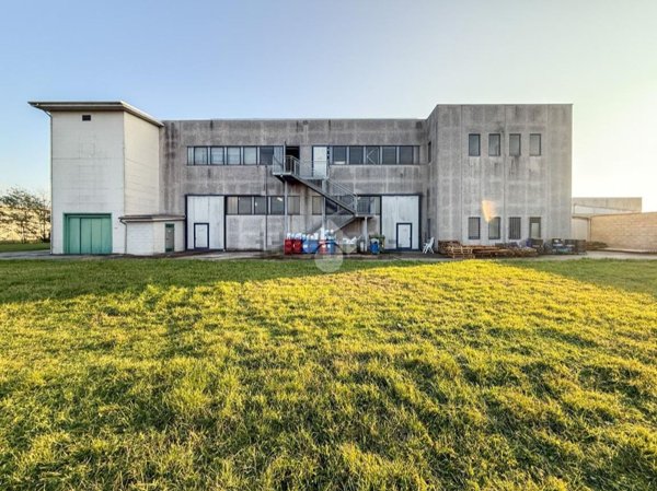 capannone in affitto a Capergnanica